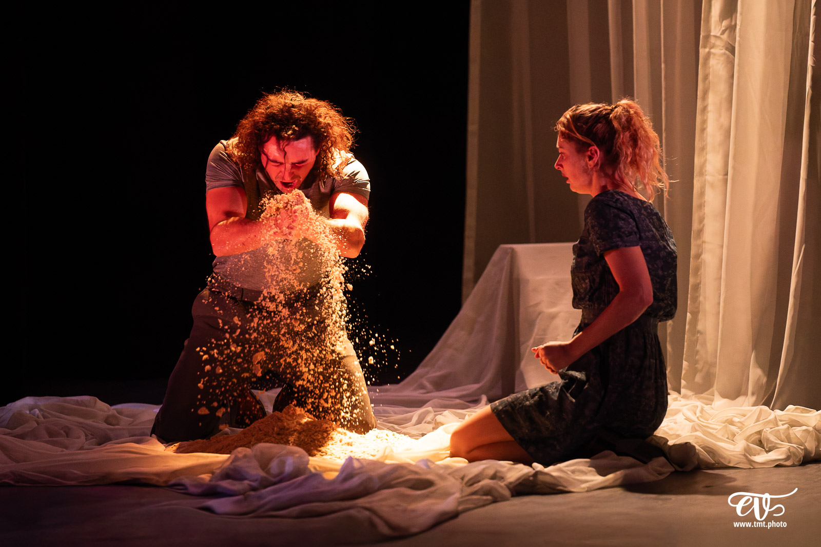 REVENIR (CIE LE TALON ROUGE)